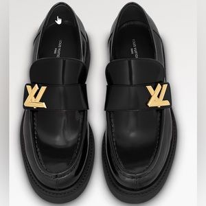 AUTHENTIC LOUIS VUITTON ACADEMY WOMEN LOAFERS. SIZE 38.0. NEW IN BOX